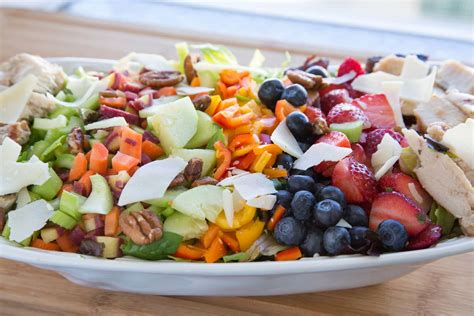 Sweet and savory apple, blue cheese and fig salad. How to Build the Perfect Dinner Salad