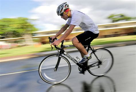 Bicyclists Injury Risk Seen Doubled If They Lack Latest Helmets