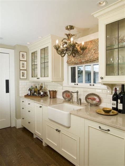 Glass door cabinets are an excellent way to showcase beautiful plates, cups, and glasses. 30 Gorgeous Kitchen Cabinets For An Elegant Interior Decor ...