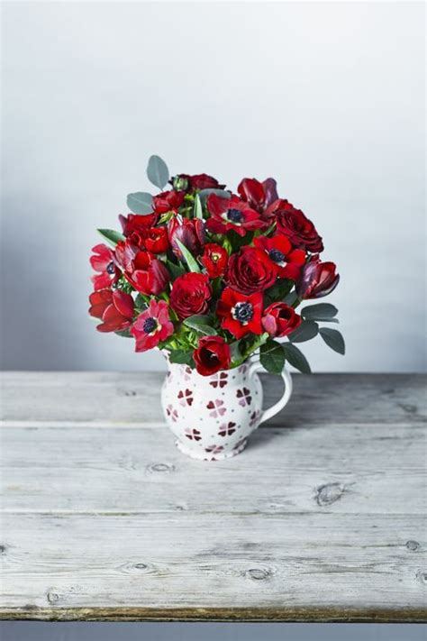 Valentines flowers valentines day local florist flower delivery bouquets singing romantic messages give valentine's day a dramatic twist with this romantic, swirling glass vase. Best Valentine's Day Flowers - Flower Bouquets