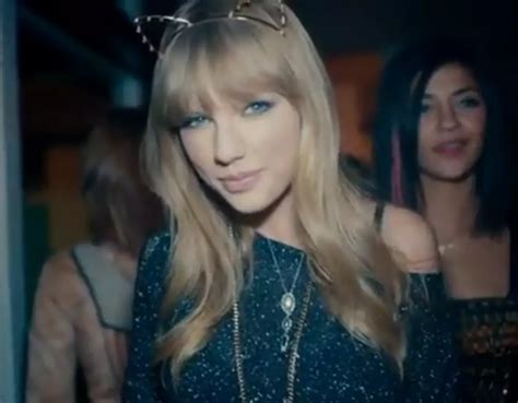 Taylor Swift Parties It Up Feelin 22 For New Music Video Video