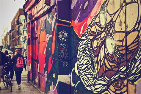 무료 이미지 거리 미술 도시 지역 빨간 낙서 벽화 노랑 시원한 레인 하부 구조 인간의 디자인 도로 이웃