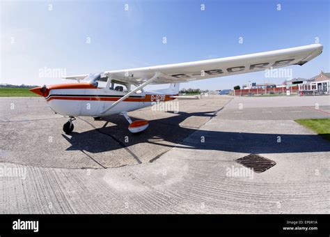 Cessna 172 Light Aircraft Stock Photo Alamy