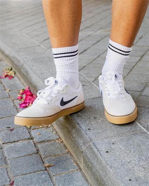 Nike Chron 2 Shoes In Whiteobsidian White Gum Light Fast Shipping