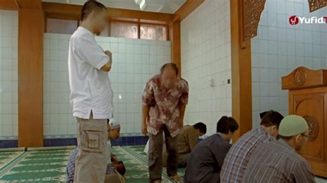 Batas waktu sholat dhuha yakni kurang seperempat sebelum waktu sholat zuhur tiba. Dilewati Orang, Mengurangi Pahala Shalat | Konsultasi ...