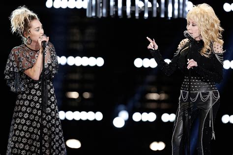 Miley Cyrus And Dolly Parton Unite With Pentatonix For Stunning ‘jolene Performance On The Voice