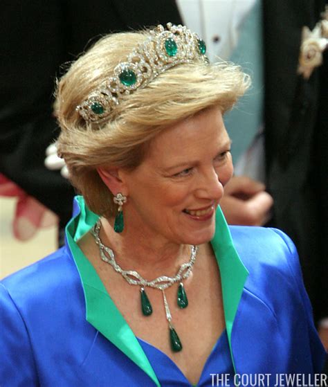 The Daily Diadem The Greek Emerald Parure Tiara The Court Jeweller