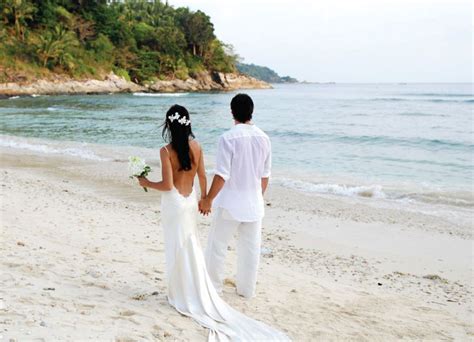 planning a wedding abroad make sure you tie the knot without a hitch with our advice