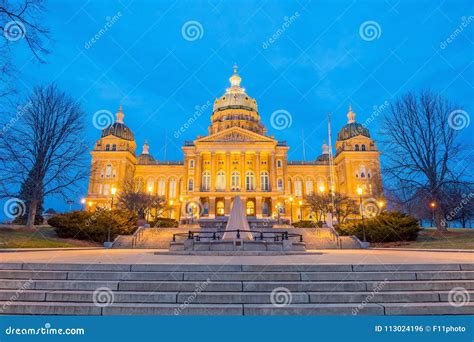 State Capitol In Des Moines Iowa Editorial Photo Image Of Business