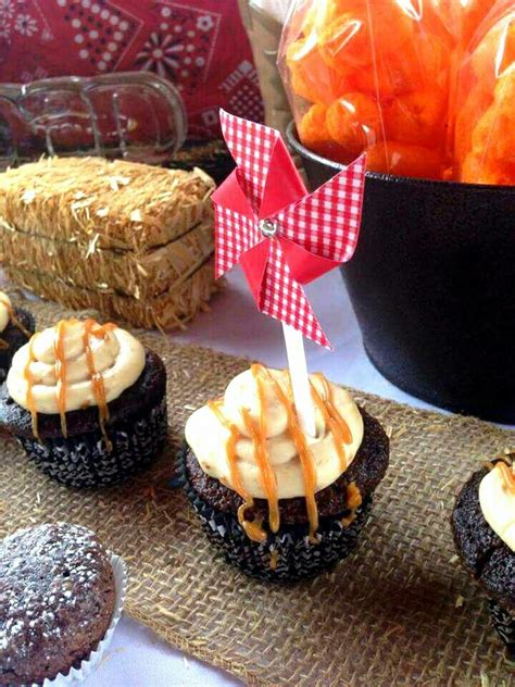 Maybe you would like to learn more about one of these? Cupcake de chocolate con cubierta de mazapan 😋 | Food ...