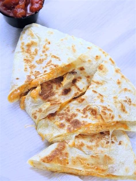 Red peppers tend to be sweeter than green. Breakfast Quesadillas | Recipe in 2020 | Quesadilla ...
