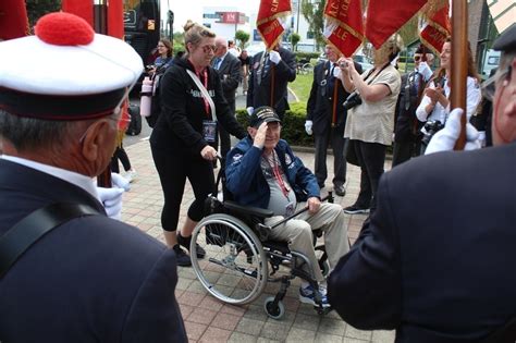D Day Haie d honneur pour les vétérans américains près de Caen leur