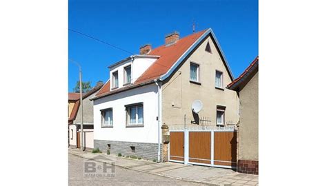 Das wohnhaus ist in einem guten baulichen zustand, erneuert wurden in den jahren 2000 2001 das. Wir verkaufen Häuser in Bitterfeld-Wolfen und an der ...