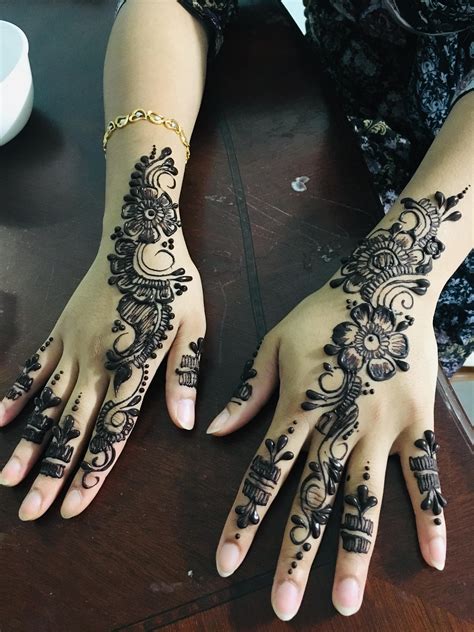 Simple Henna Rhenna