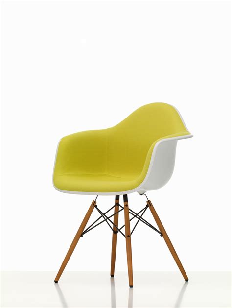We are delighted to tell you more about our passionate organisation. Eames Plastic Chair von Vitra