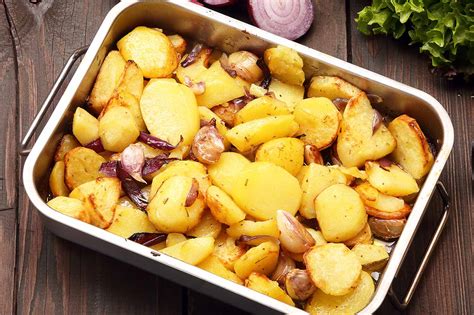 Patatas Al Horno Con Ajo Y Cebolla