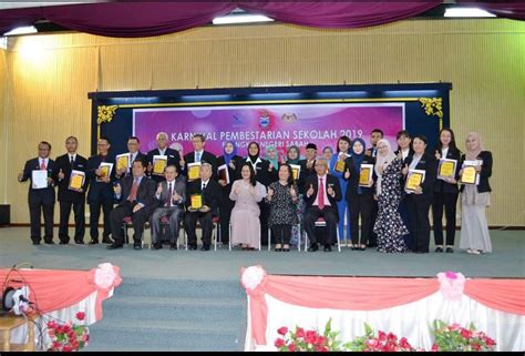 Kota ini juga merupakan pusat pemerintahan untuk pantai barat negeri sabah. SMK Bandaraya KK Meraih Anugerah Khas Inovasi Rekacipta di ...