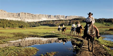 7 Must See Attractions In Wyoming Journeys With Jenn