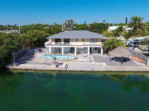Sugarloaf Key Waterfront Home With Pool Waterfront Homes Waterfront