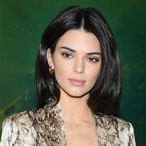 Flipboard How Kendall Jenners Makeup Artist Refreshes Her Foundation