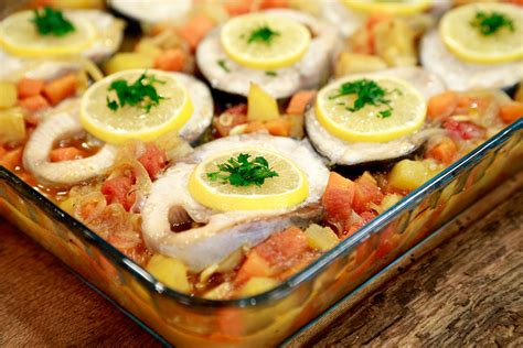 Pilaki is a style of turkish meze and may refer to several dishes that are cooked in a sauce made out of onion, garlic, carrot, potato, tomato or tomato paste, sugar, and olive oil. Palamut Pilaki - Arda'nın Mutfağı
