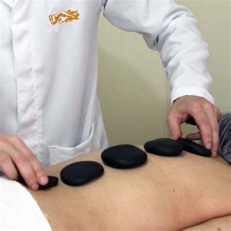 Massagem com Pedras Quentes Vulcânicas Centro de Terapias Prosperidade