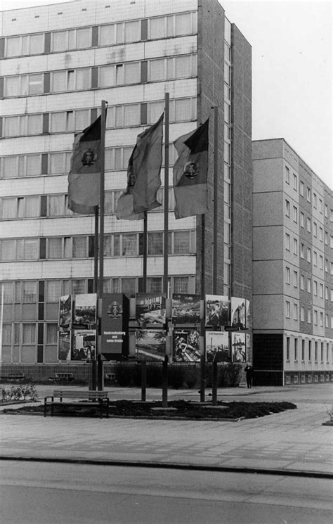 Rat Des Bezirkes Mit Fahnenneubrandenburg Ddr Jan 1990 Flickr