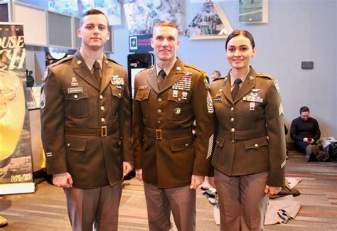 In Picking New Dress Uniform Army Does An About Face The Seattle Times
