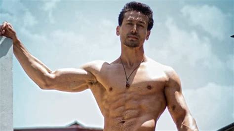 Tiger Shroff S Chiselled Abs In This Beachside Pic Is Making Internet