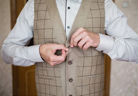 Heres Why Mens And Womens Shirts Button Up On Different