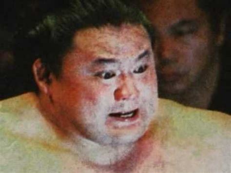 Yaşamı ise çok kısa sürdü ve 26 haziran 1997 yılında kiloları sebebiyle yaşamını kaybetti. yokozuna by Israel Kamakawiwo'ole - YouTube