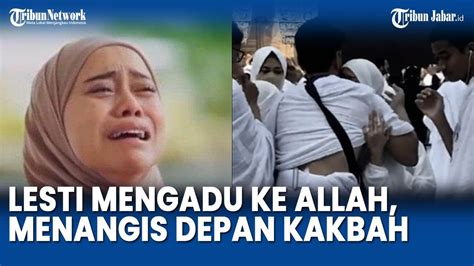 lesti kejora mengadu ke allah dipeluk ayah menangis depan kakbah youtube