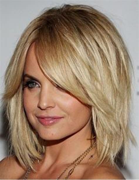 15 Lovely Hairstyles With Long Bangs Hairstyles And Haircuts