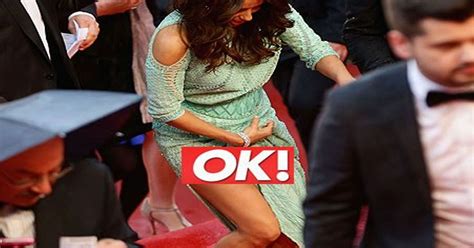 Cannes Eva Longoria Flashes The Flesh In Embarrassing Wardrobe Malfunction OK Magazine