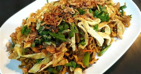 Pembuatan kaldu biasanya dibumbui dengan rumput laut, ikan teri, tulang babi, dan ayam. 7 resep mie babi bangka enak dan sederhana - Cookpad