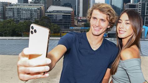 Alexander zverev and brenda patea's relationship supermodel brenda patea has been dating her german tennis player boyfriend , alexander zverev, for a few months. Alexander Zverev löscht Fotos mit Brenda Patea aus ...