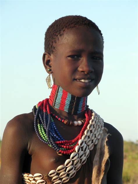 アフリカの村の女の子ヌード ポルノ写真