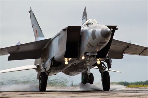 Russias Mig 25s Flew So Fast They Destroyed Their Own Engines The