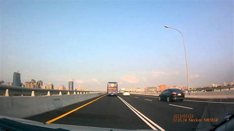 주기적으로 영상 올라오니 많이들 팔로 해주세요. 五楊高架高乘載車道遇到龜車，以時速40~80Km/Hr龜速前進... - YouTube