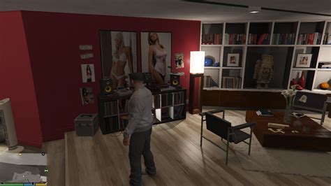 Hot Girls Posters In Franklins House Gta5