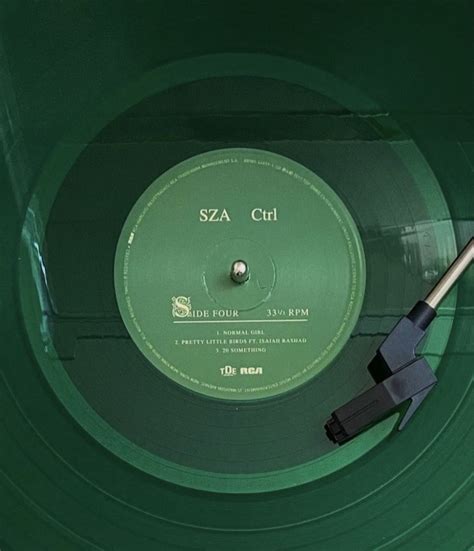Sza Vinyl In 2021 Green Aesthetic Music Covers Aesthetic
