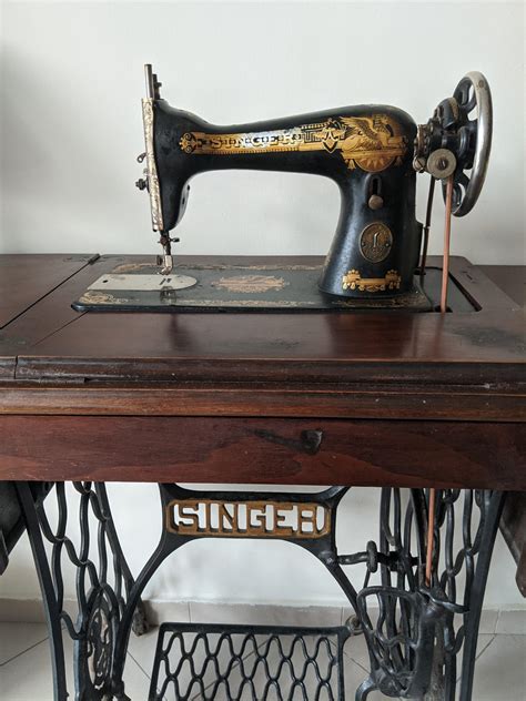 this is a functioning singer sewing machine from 1928 r buyitforlife