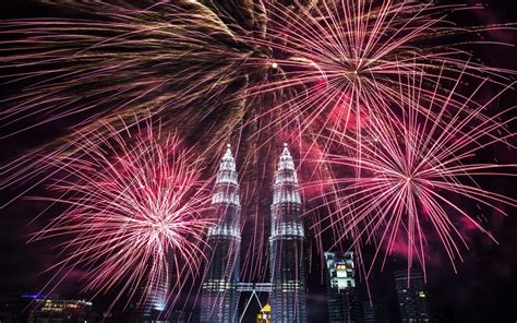 Chinese new year is celebrated through out the country. New Years Eve in Malaysia - New Year Celebrations Around ...