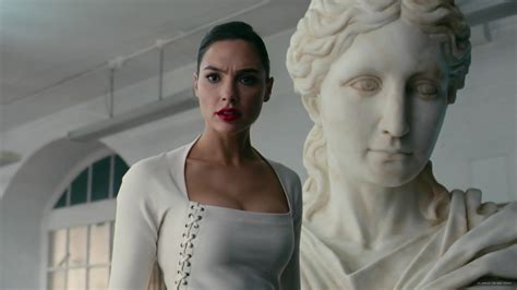 gal gadot justice league gal gadot calls to releasethesnydercut on 2 year anniversary of