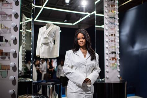 Rihanna Acumula Fortuna De Us 600 Milhões E Se Torna Artista Feminina