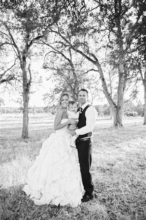 Family Wedding photo. | Family wedding photos, Wedding ceremony photos