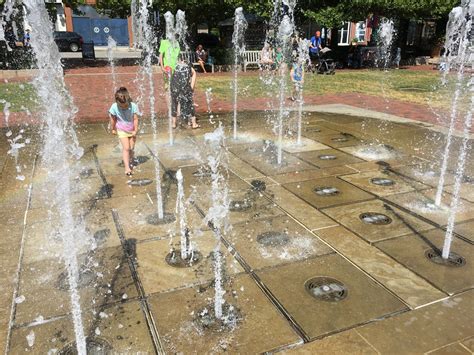 Pop Up Fountains At Easton Town Center 💦 Columbus For Kids