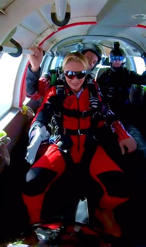 Amanda Holden Screams As She Sky Dives Out Of A Plane At 13 000ft