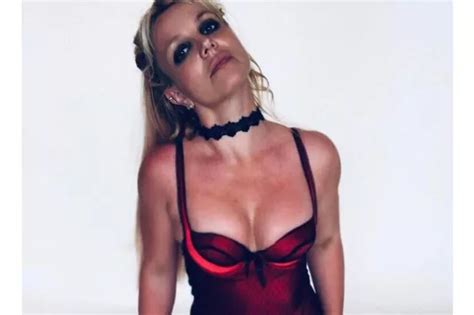Britney Spears Worries Fans With Cryptic Instagram Post As She Poses In Lingerie Irish Mirror