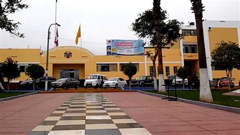 Municipalidad Y Plaza De Armas De Comas Revisión General Otoño De